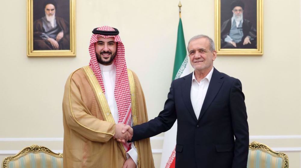 Le ministre saoudien de la Défense reçu par le président Pezeshkian