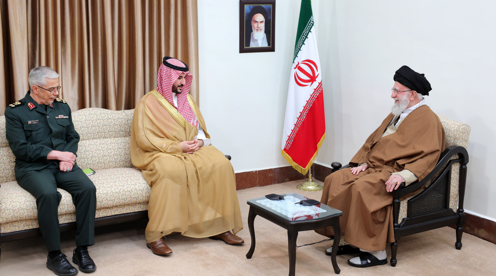Leader: Iran ready to share its advancements with Saudi Arabia