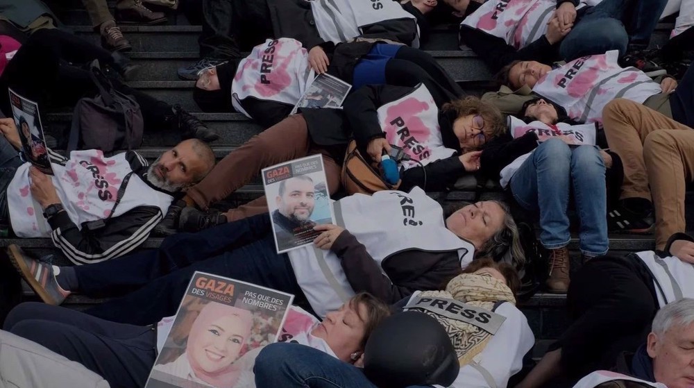 French journalists stage 'die-in protest' in support of Palestinian reporters