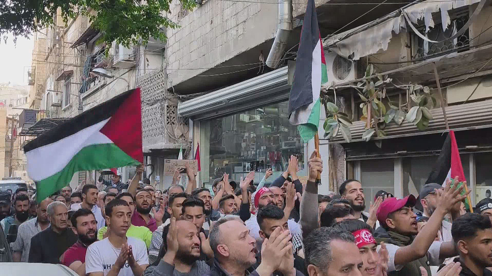 Protesters in Damascus reject Mahmoud Abbas, back resistance