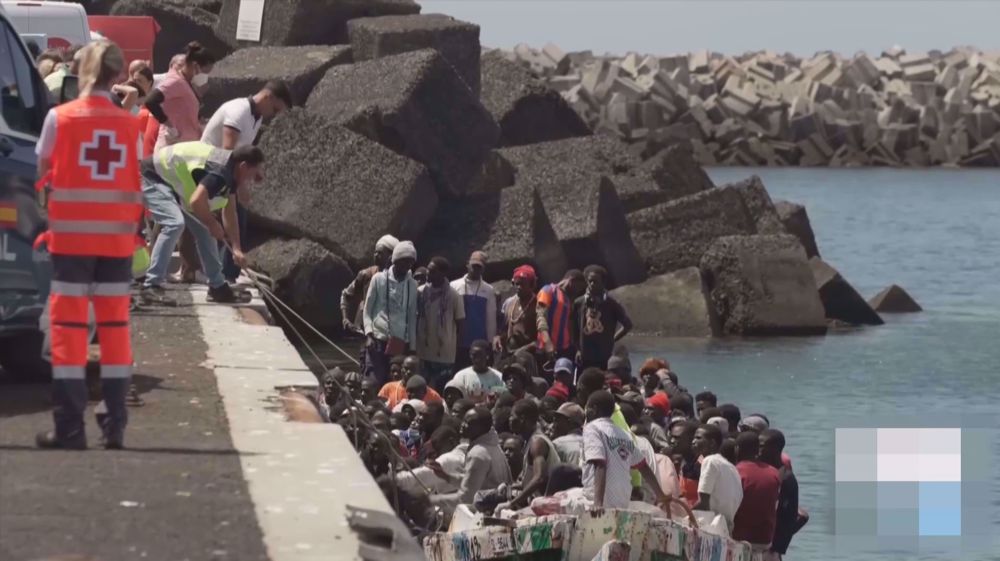 Spain opposition threatens to stop law protecting African migrant minors