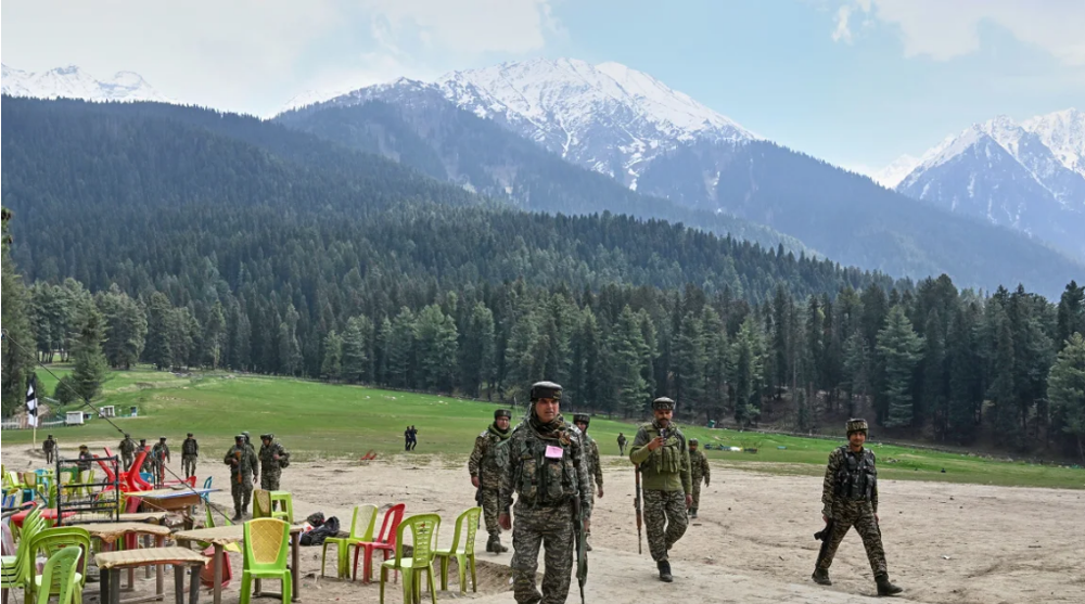 India, Pakistan escalate tit-for-tat moves with military threats 