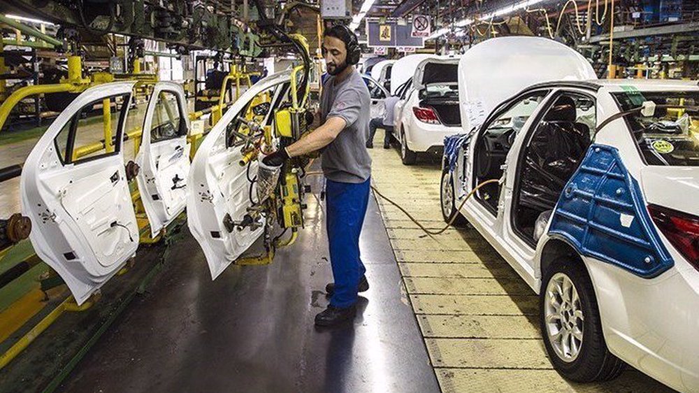 Iran’s top car manufacturers report fall in output