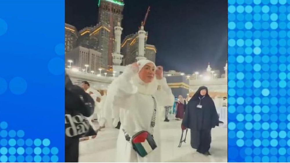 Saudi police ‘detain’ female pilgrim for displaying Palestinian flag in Mecca