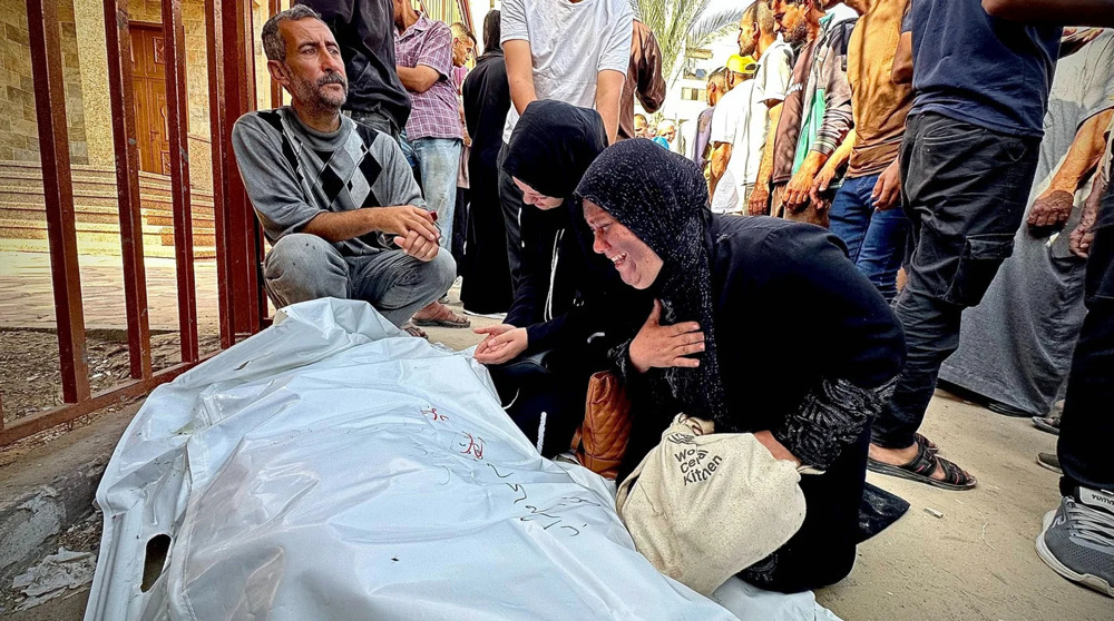 Israeli soldiers kill 7 starving aid seekers in central Gaza