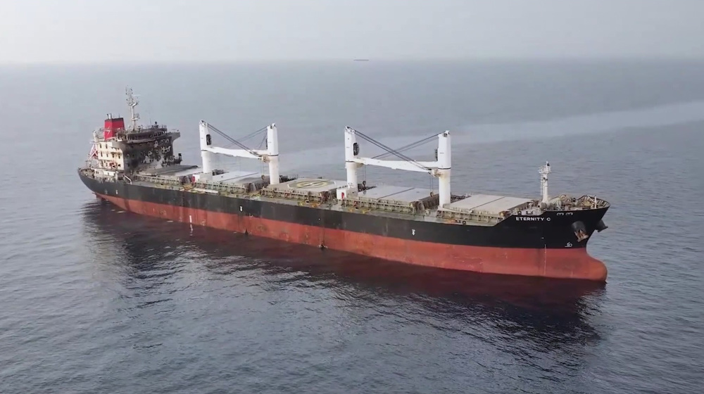 Yemeni navy releases footage of rescue op. after Eternity C sinks in Red Sea