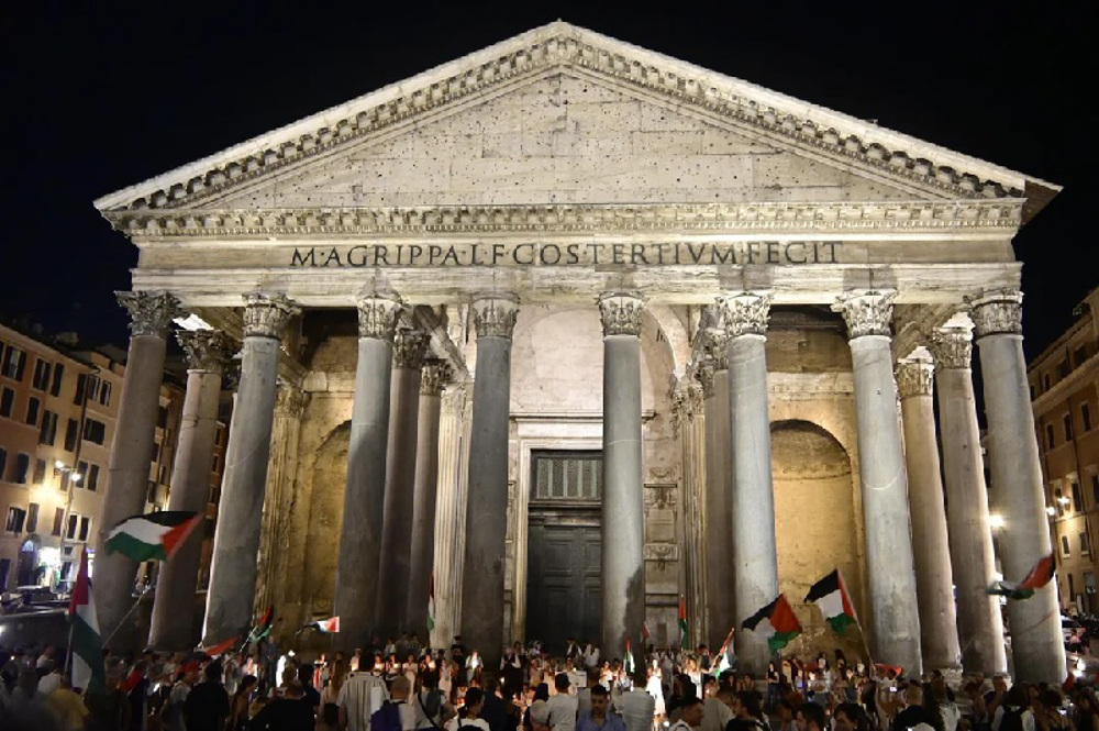 Protesters call for Italy to isolate Israel