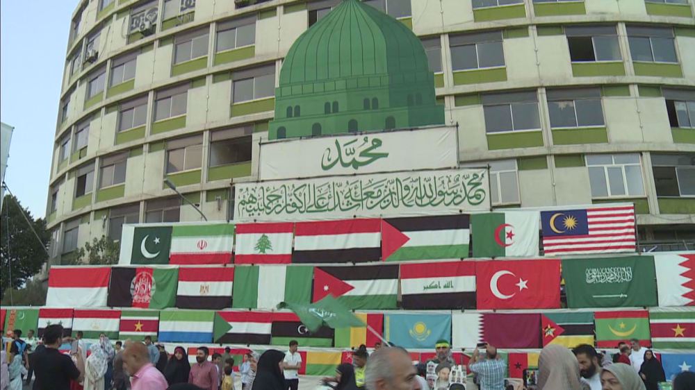 Iranians mark birth anniv. of Prophet Muhammad (PBUH)