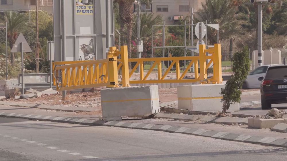 Israel installs new gate to split West Bank
