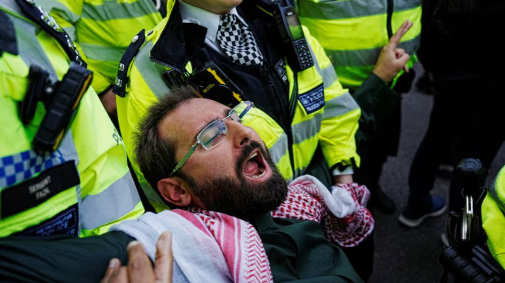 London police round up 425 Palestine Action supporters