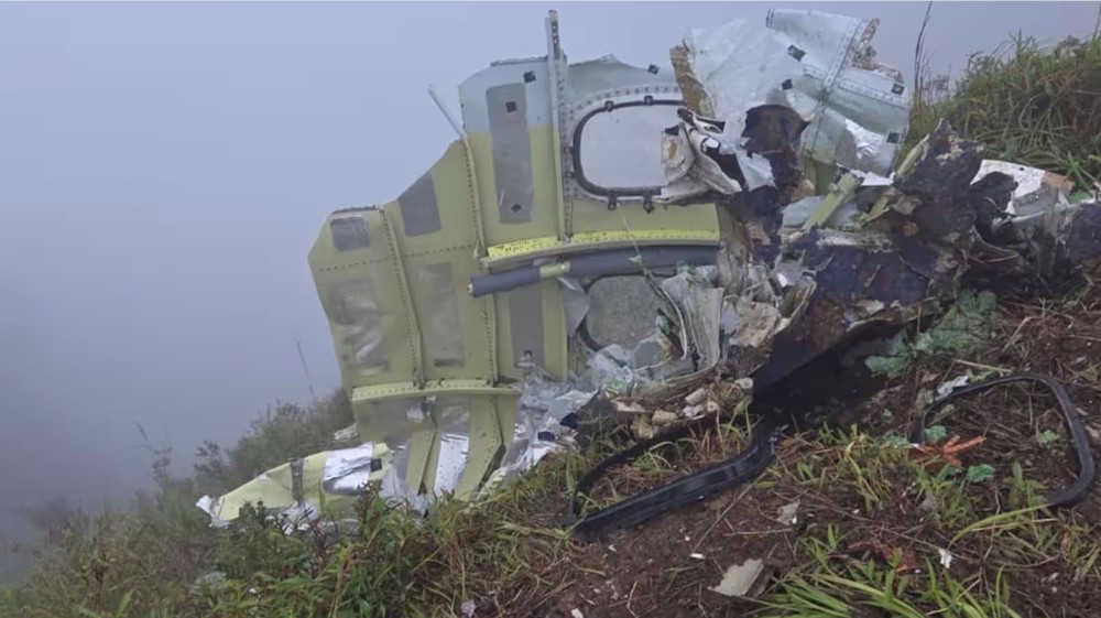 Indonesian rescuers find debris from missing plane