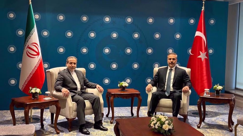 Iran : Araghchi rencontre son homologue turc