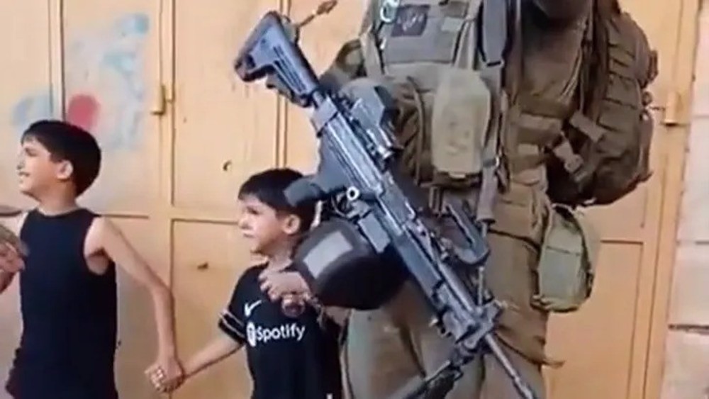 Israeli troops detain, intimidate Palestinian toddler in West Bank