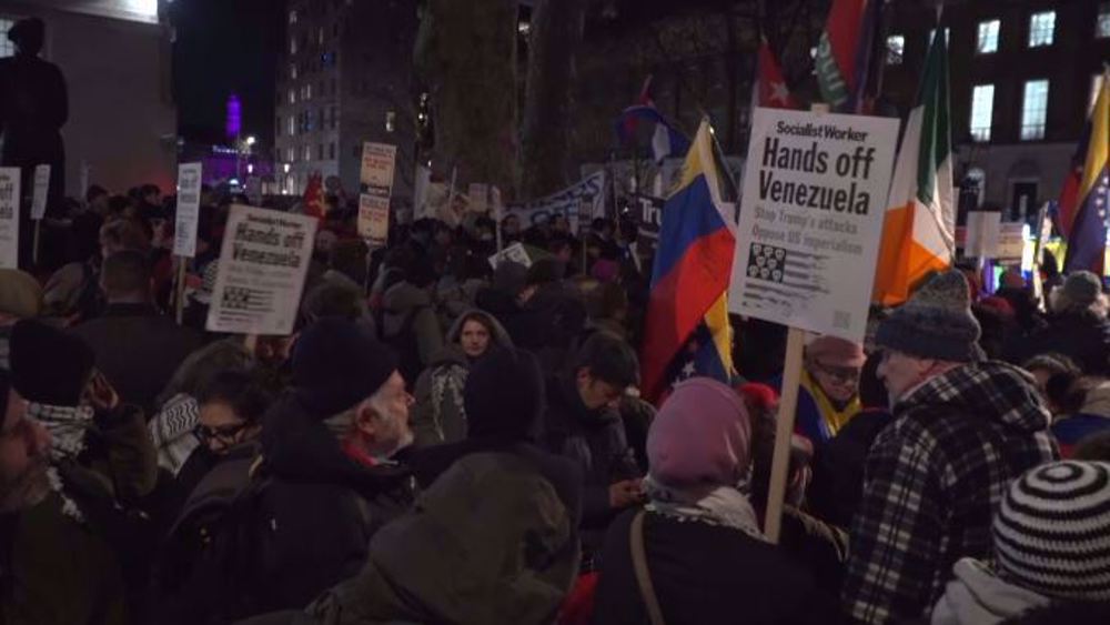 London protesters condemn US aggression against Venezuela