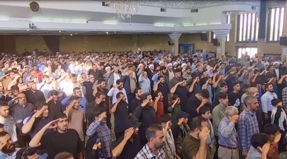 Tehran ceremony: remembering martyrs, renewing allegiance