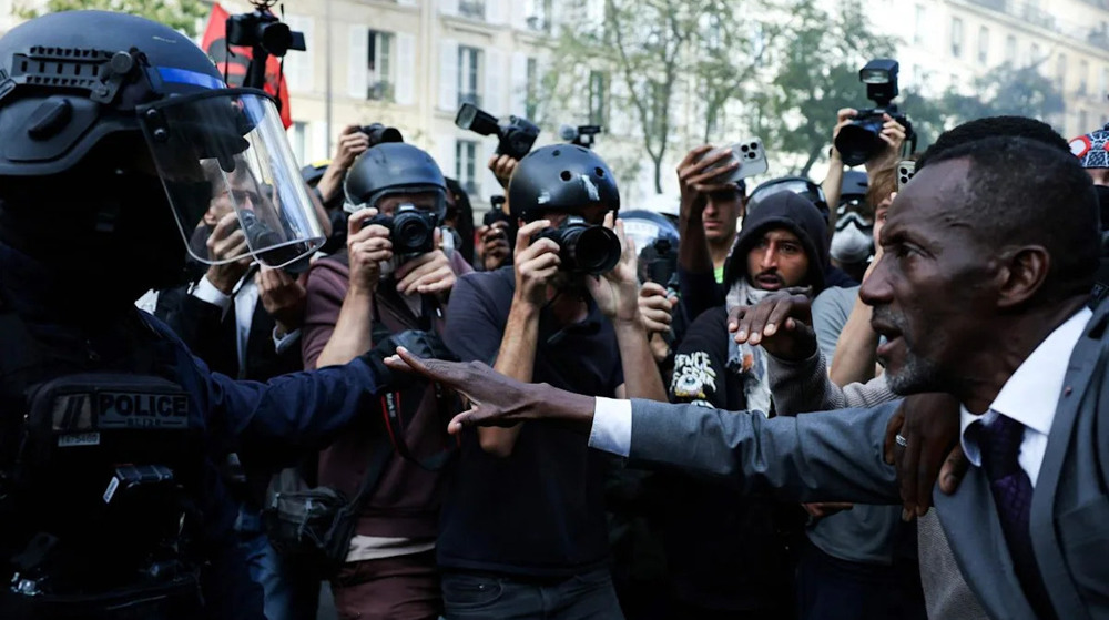 Pour le maire de Saint-Denis, la police française est raciste