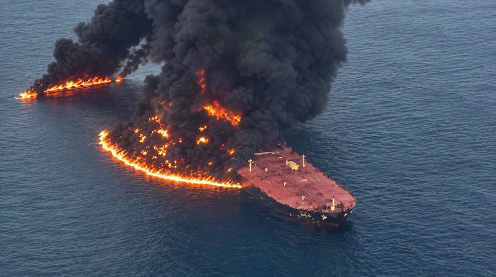 Détroit d'Ormuz : un superpétrolier en infraction prend feu après avoir heurté une mine