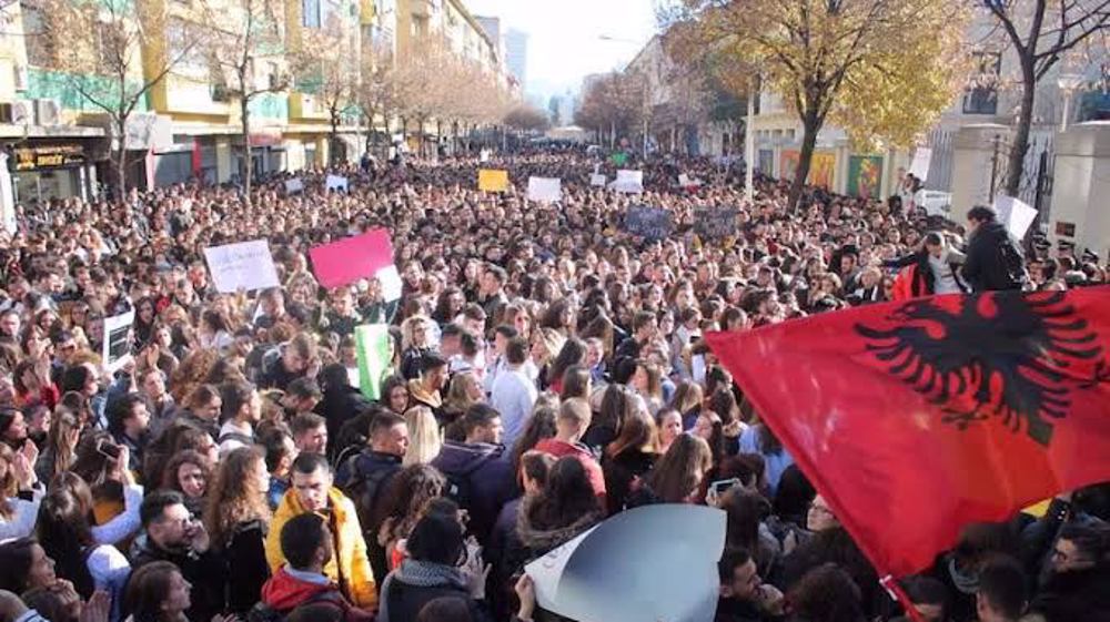 Des manifestations étudiantes dégénèrent en violences en Albanie