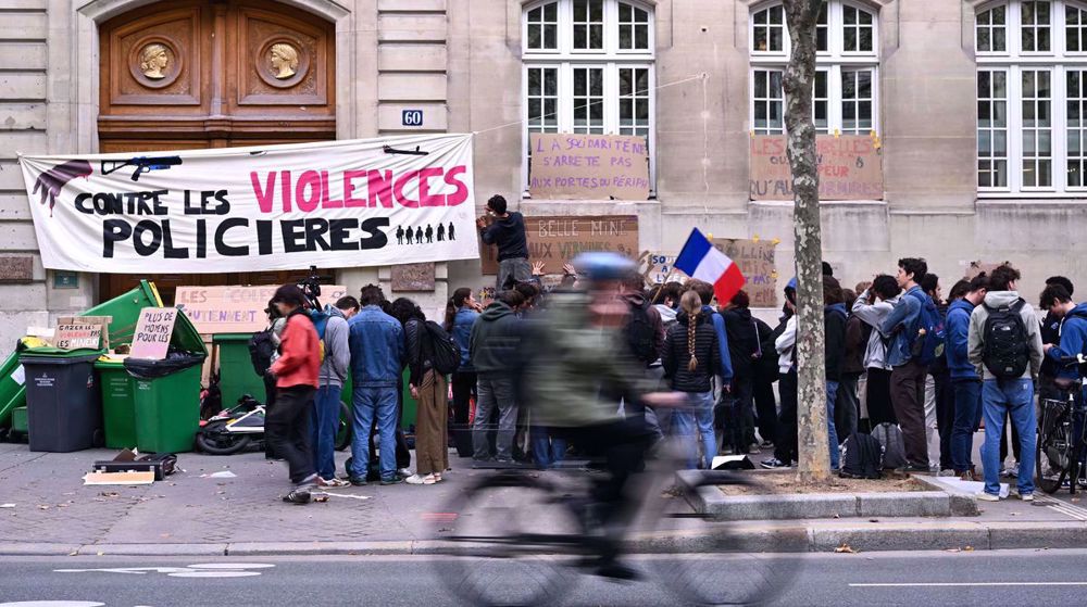 Blocages, affrontements et milliers de gardes à vue : la colère lycéenne se prolonge en France