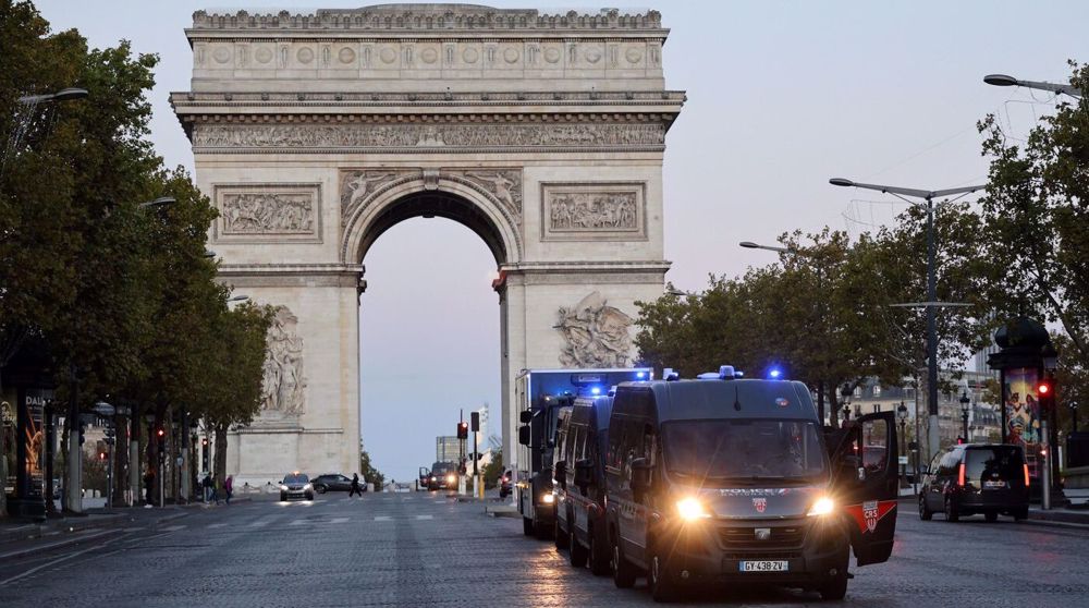 France : en pleine mobilisation, un jeune homme de 22 ans meurt après une chute de l’Arc de Triomphe