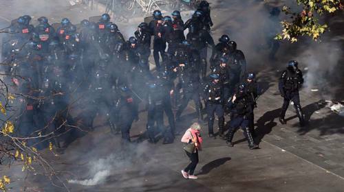 France unrest: Police fire tear gas as protesters vow to make government ‘tremble’