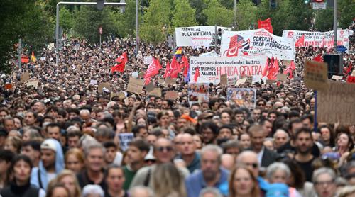 Tens of thousands protest in Madrid after housing relief measures rejected