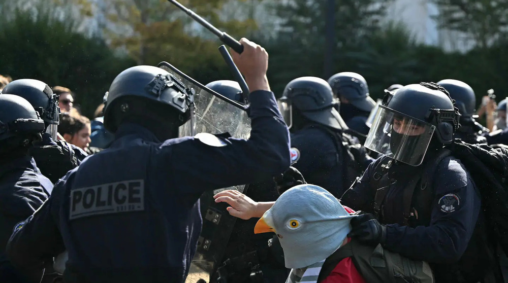 France : un ex-collaborateur LFI interpellé, polémique sur les violences policières