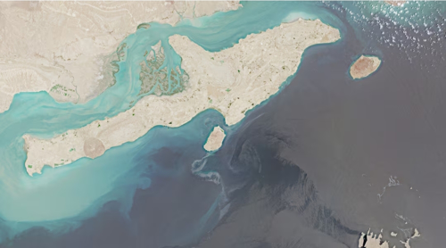 Iranian innovators develop autonomous robot to detect and clean oil spills on water surface