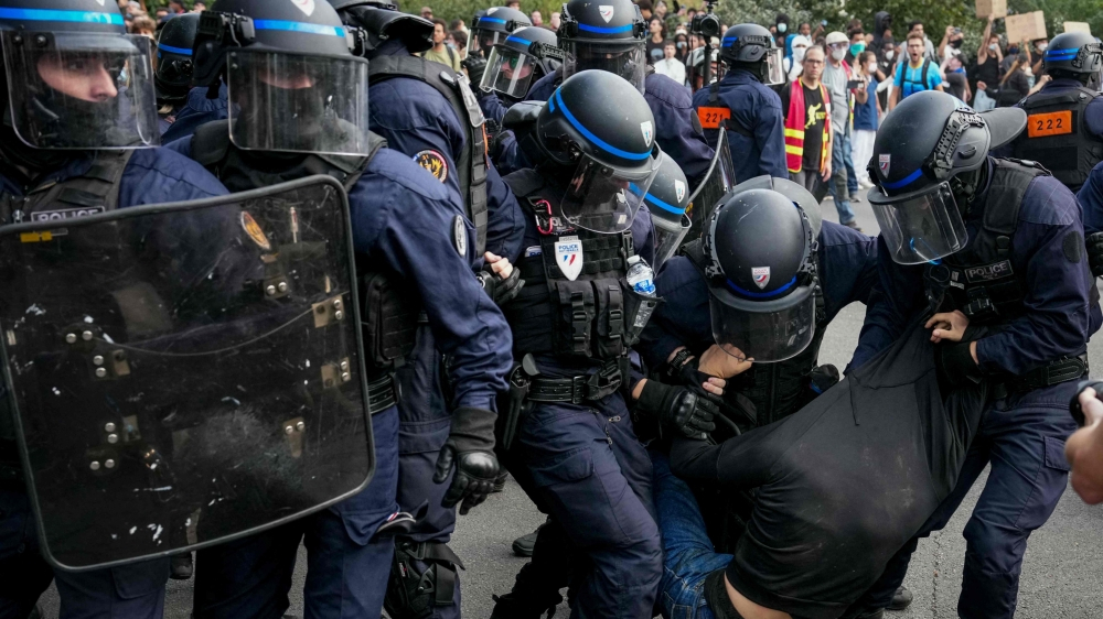 France : LFI dénonce les violences policières contre les lycéens mobilisés
