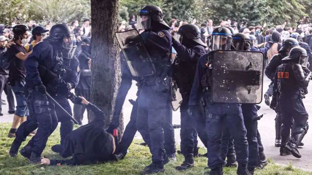 "La France donne des leçons de liberté, et ses enfants sont dans la rue" 