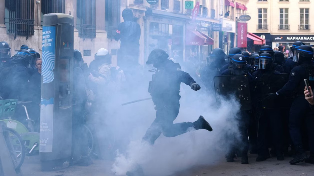 Mobilisation lycéenne en France : un jeune de plus victime de violences policières