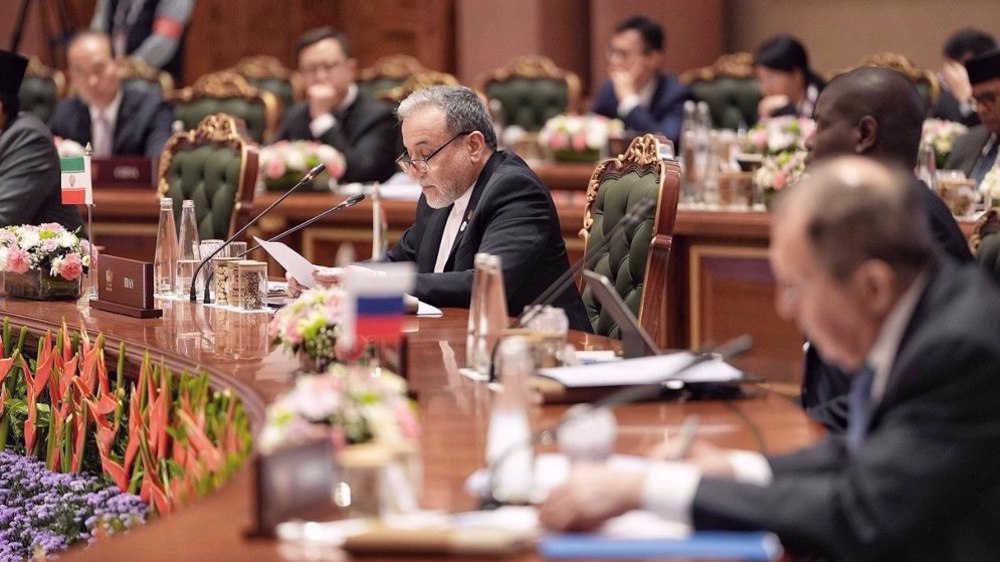 Réunion des BRICS : Araghchi affirme que l'Iran ne cédera à aucune pression ou menace