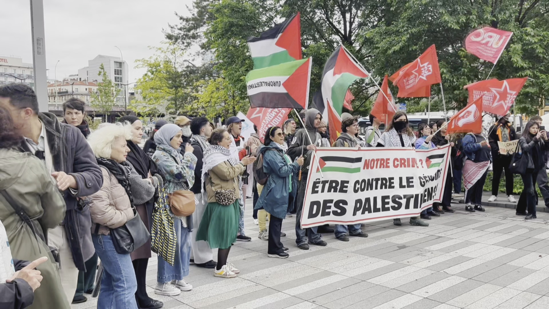 Paris students rally behind Teba Nezar on trial over supporting Palestine 