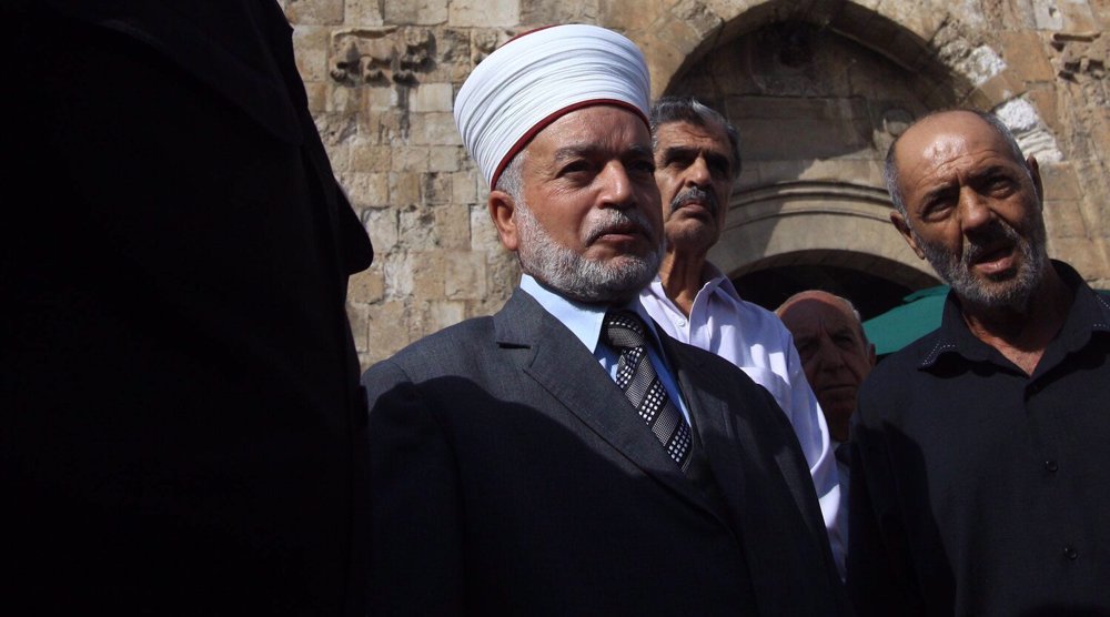 Le régime israélien interdit l'accès à la mosquée al-Aqsa au mufti palestinien après l'avoir enlevé.