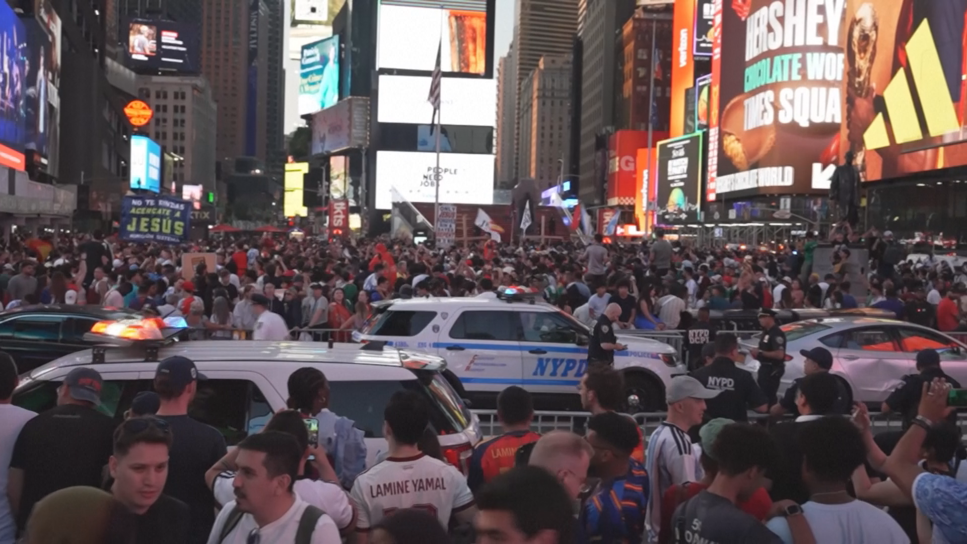 Spain fans celebrate World Cup championship in Times Square