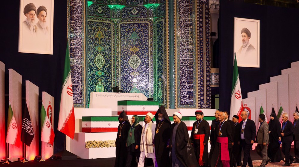 Which foreign delegations attended the funeral of martyred Leader of the Islamic Revolution