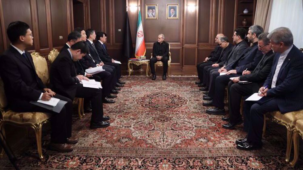 Iran vows vengeance for Martyr Leader as dignitaries arrive for funeral