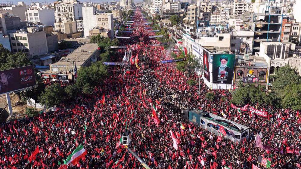 Des millions de personnes ont fait leurs adieux au Leader martyr à Machhad