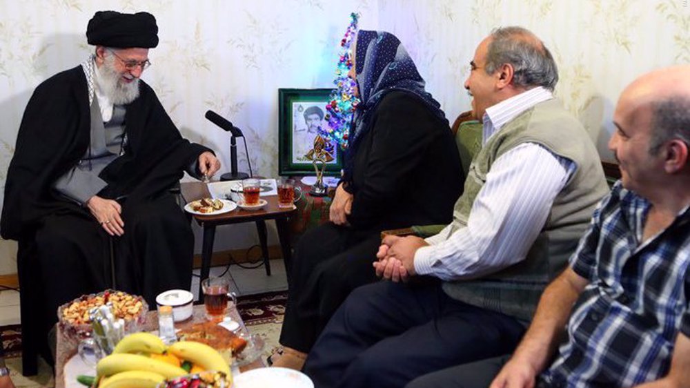 Une visite inattendue : quand le Leader martyr rapproche les cœurs