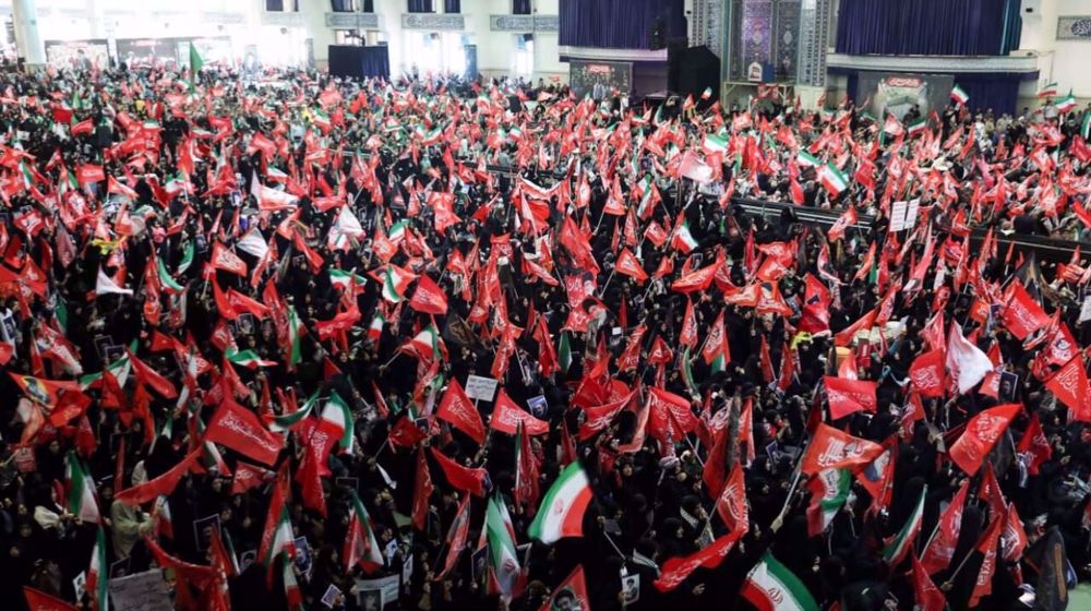 Iran : une foule immense rend hommage au Leader martyr de la Révolution