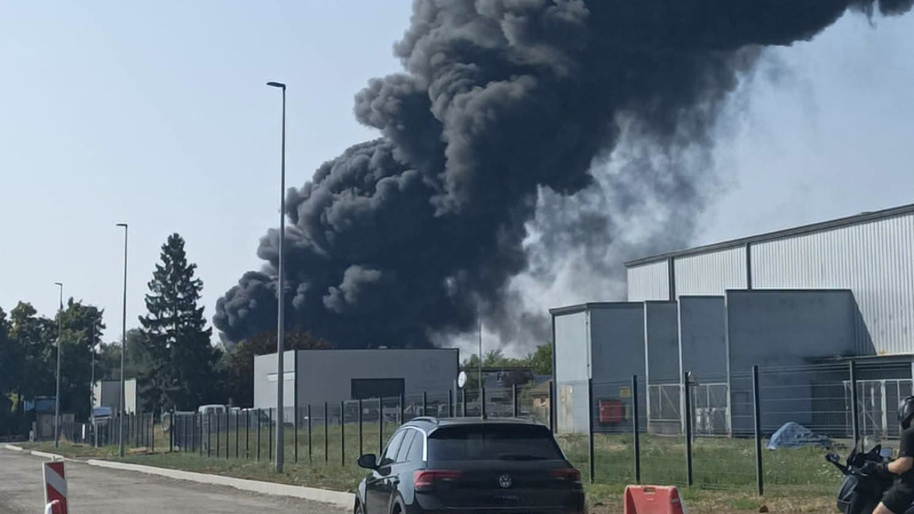 France : 30 000 habitants confinés suite à l’incendie dans un site Seveso en Moselle