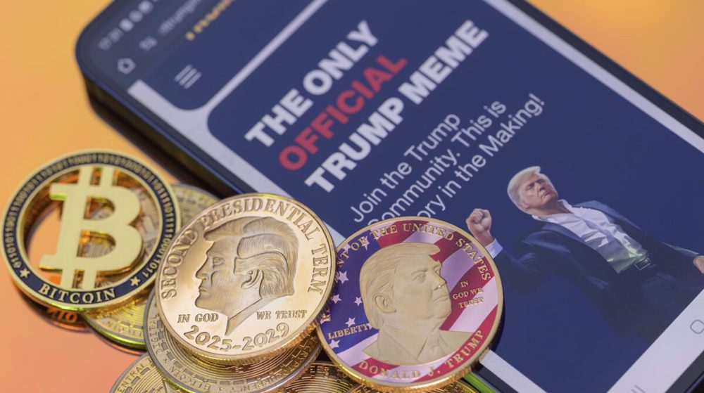 Pour 69 % des Américains, les intérêts financiers influencent les décisions de Trump (sondage)