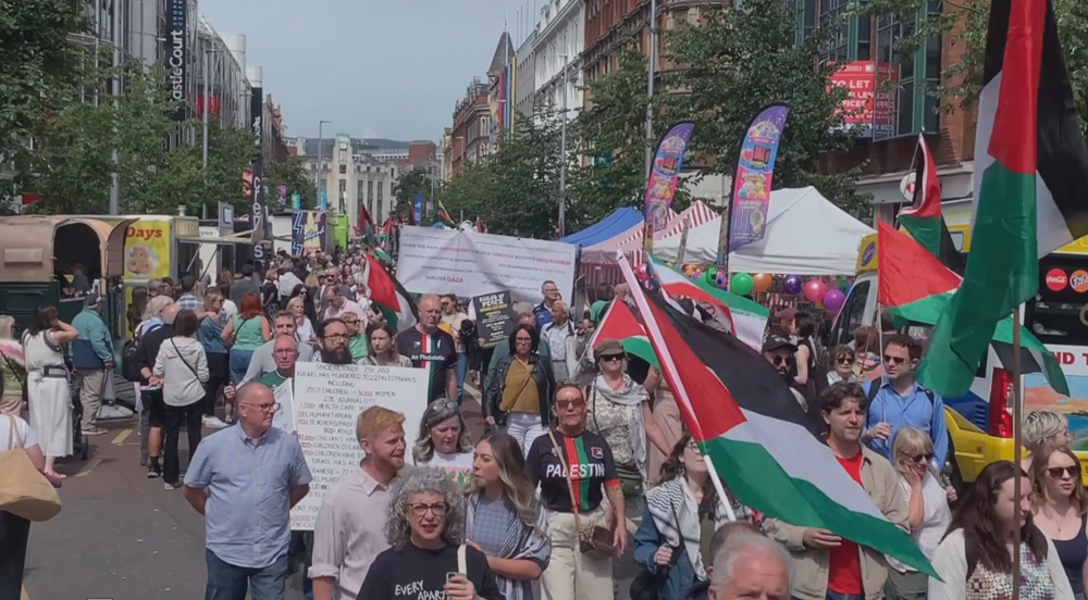 Protesters in Northern Ireland condemn Israeli crimes in Palestine, call for arrest of Netanyahu