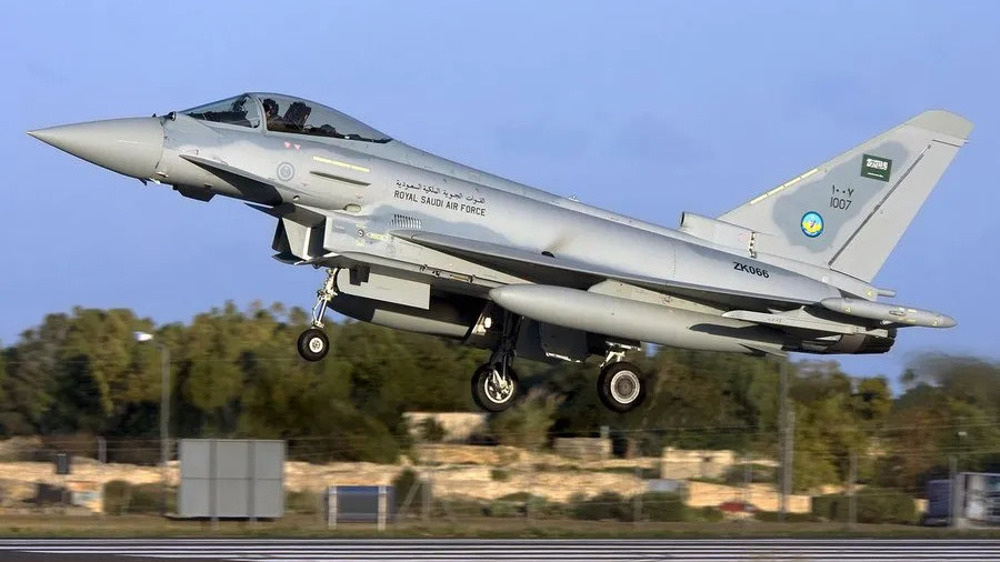 Saudi warplanes bombard areas recently liberated in Yemeni army’s advances