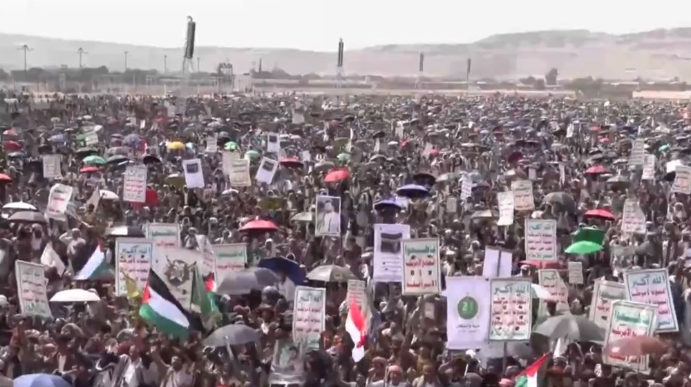 Yemenis hold rally in Sa'ada in support of armed forces after lightning advances 