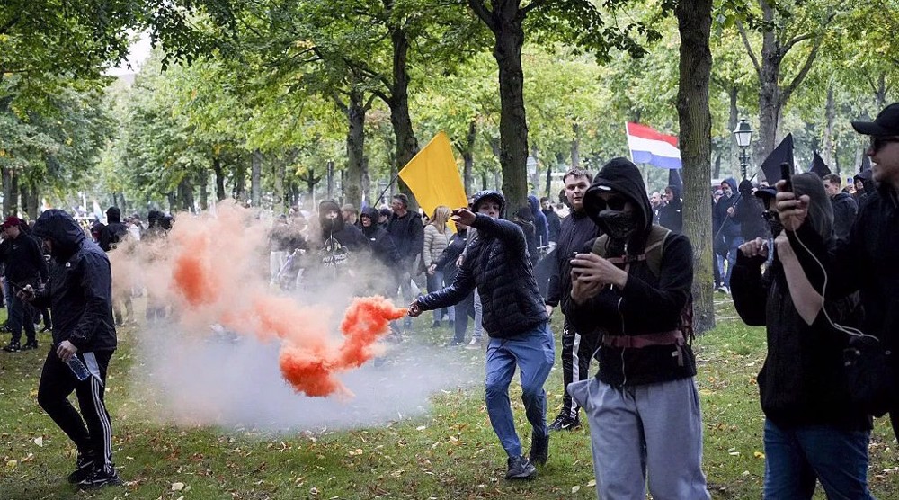 Police clash with far-right protesters in The Hague