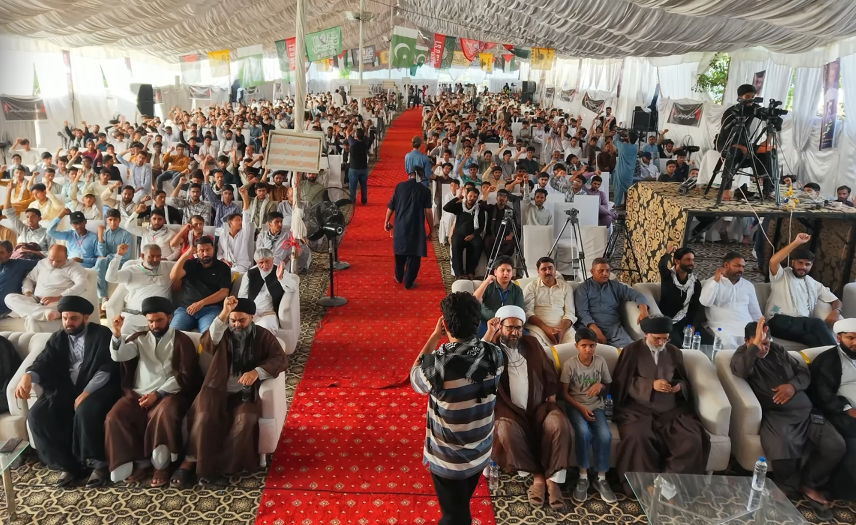 Pakistanis pay tribute to Iran’s martyred Leader, other resistance figures at Islamabad Convention