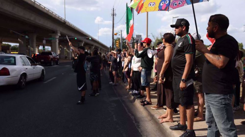 Protests erupt in US as ICE agent shoots Venezuelan driver