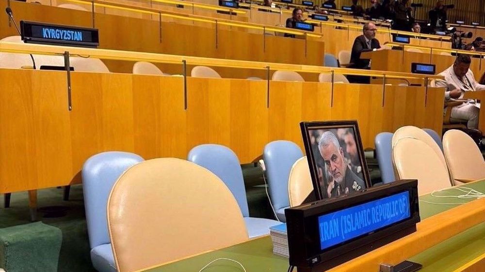 Netanyahu, « boucher de Gaza » déstabilisé face au portrait du martyr Soleimani à l’ONU