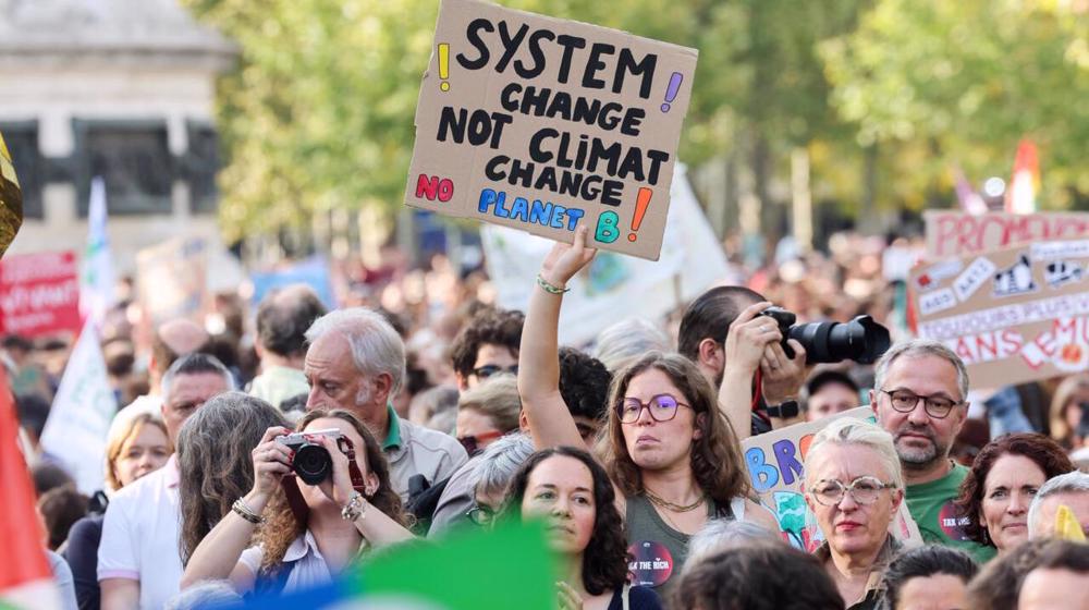 France : mobilisation pour le climat après un été marqué par des records de chaleur